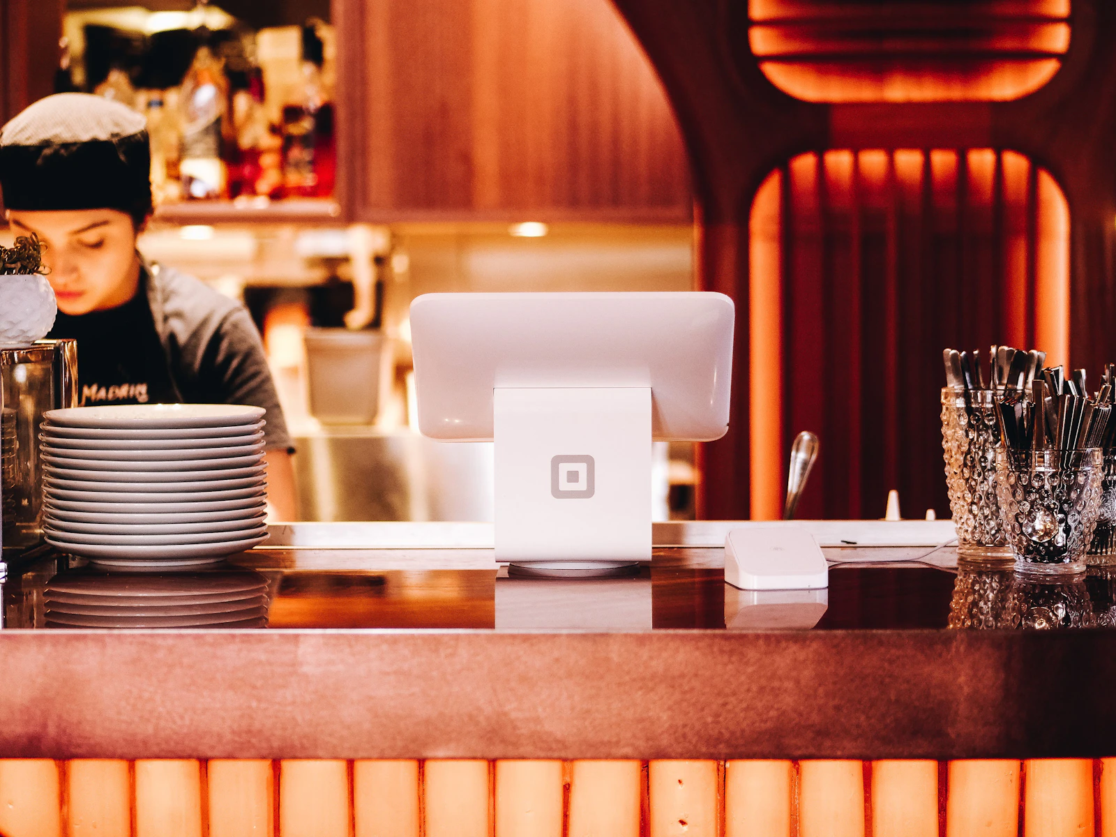 Wie viel Trinkgeld gibt man in den USA? Prozente, Service Charge und Karte oder bar